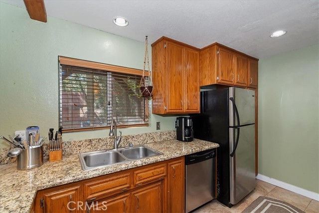 Detail Gallery Image 10 of 35 For 24607 Altdorf Dr, Crestline,  CA 92325 - 3 Beds | 2 Baths