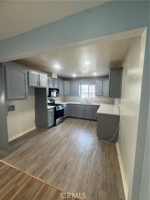 Detail Gallery Image 32 of 75 For 13107 Jarvis, Los Angeles,  CA 90061 - 7 Beds | 5 Baths