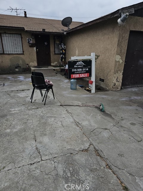 910 E 107, Los Angeles CA: https://media.crmls.org/medias/7d98b934-d5fb-4833-a711-a145bc073d73.jpg