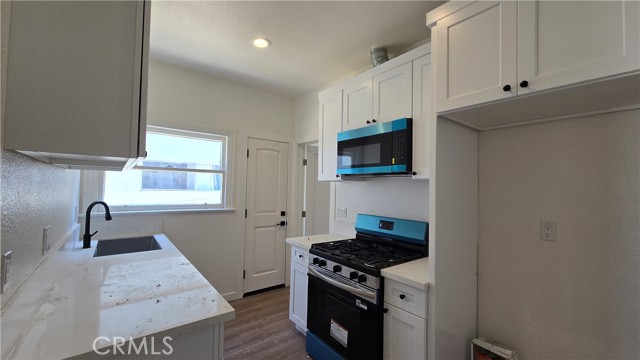 Detail Gallery Image 3 of 7 For 973 N Park #6,  Long Beach,  CA 90813 - 2 Beds | 1 Baths