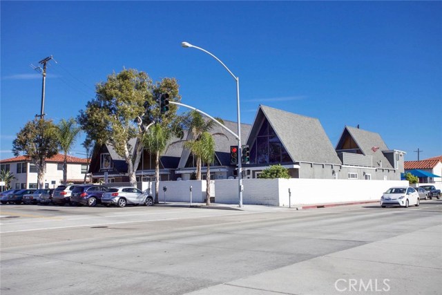 Detail Gallery Image 1 of 17 For 202 15th St #B,  Newport Beach,  CA 92663 - 0 Beds | 1 Baths