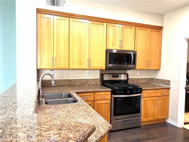 Detail Gallery Image 9 of 18 For 13609 Netto Ridge Ct, La Mirada,  CA 90638 - 3 Beds | 3 Baths
