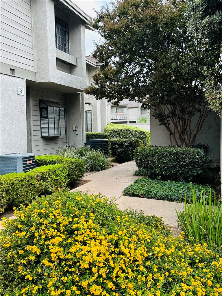 Detail Gallery Image 1 of 23 For 2220 E Chapman Ave #34,  Fullerton,  CA 92831 - 2 Beds | 2/1 Baths