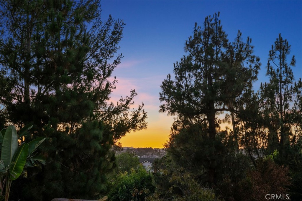 https://media.crmls.org/medias/7d9c986d-ef02-45bc-8181-a3c608b6e959.jpg?preset=X-Large