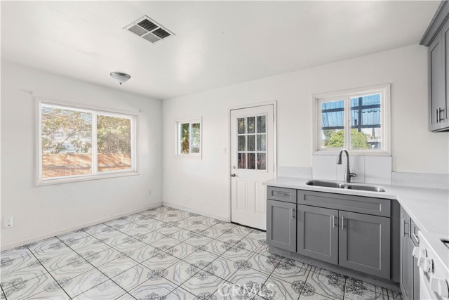 Detail Gallery Image 11 of 25 For 2135 Down, Riverside,  CA 92507 - 4 Beds | 2 Baths