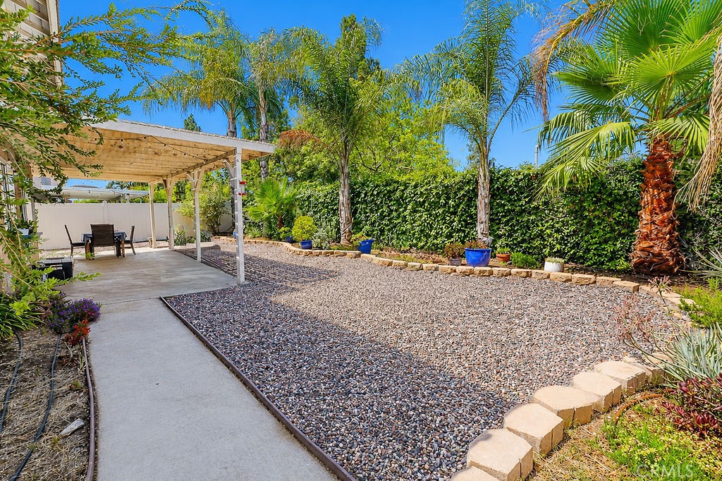 https://media.crmls.org/medias/7d9cf27a-8140-48e4-9d67-cf595441c7e7.jpg?preset=X-Large