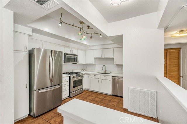 5420 Sylmar Avenue, Sherman Oaks CA: https://media.crmls.org/medias/7d9d0b83-2aa5-4d68-a645-93f88b7b2d66.jpg