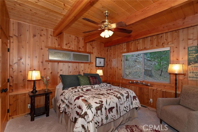 26621 Thunderbird Drive, Lake Arrowhead CA: https://media.crmls.org/medias/7d9f7973-f396-43ac-9fc7-d2d44407eb23.jpg