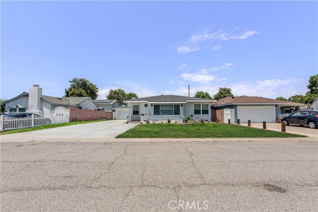 11081 Iris Drive, Garden Grove CA: https://media.crmls.org/medias/7d9fd36b-0491-4e48-8f47-2cfe5021b2ee.jpg