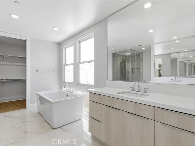 Detail Gallery Image 27 of 33 For 140 Creation, Irvine,  CA 92618 - 5 Beds | 5 Baths