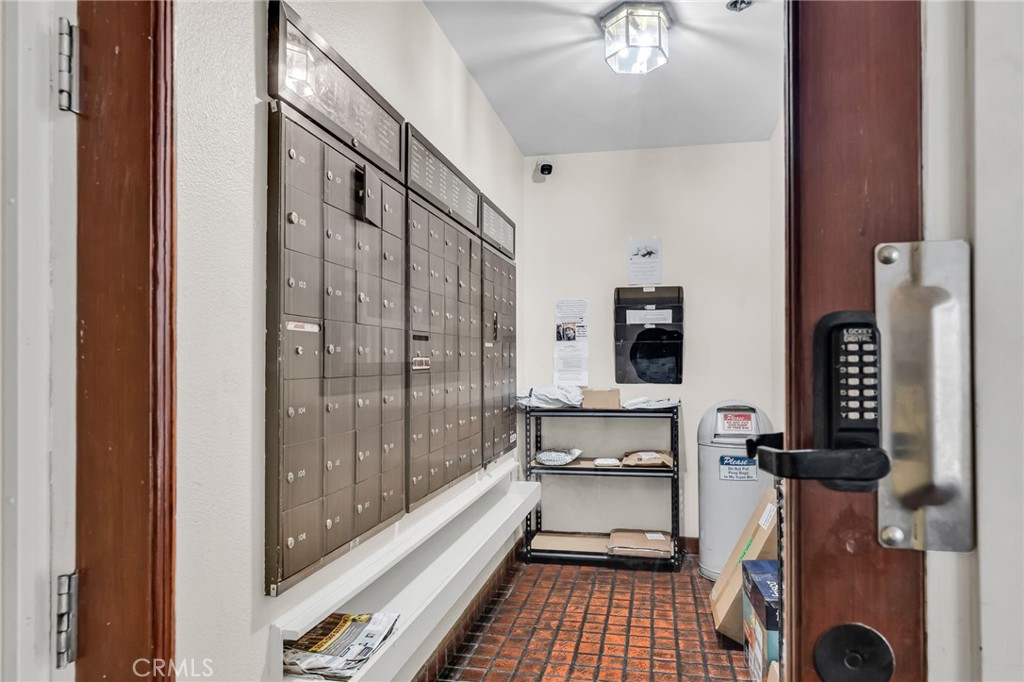 https://media.crmls.org/medias/7da0b126-52f8-4349-a79a-c53ddd53e192.jpg?preset=X-Large