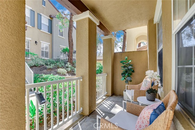 Detail Gallery Image 4 of 47 For 28210 Canterbury Ct, Valencia,  CA 91354 - 2 Beds | 2/1 Baths