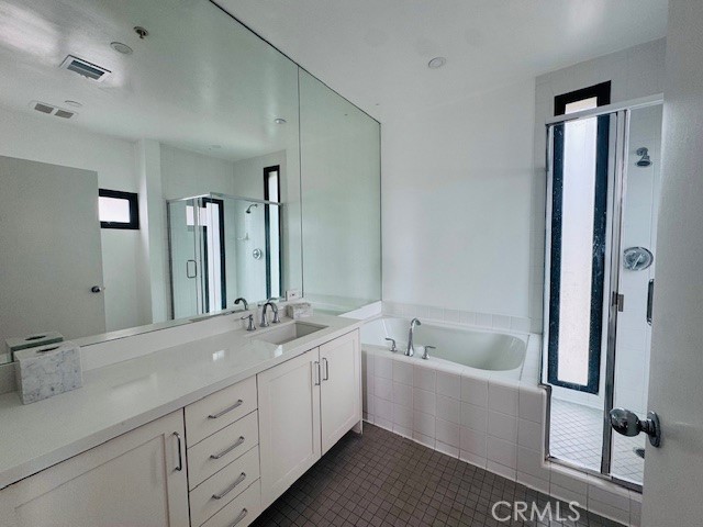 270 Palisades Beach Road, Santa Monica CA: https://media.crmls.org/medias/7da1e35f-abb0-4ee2-b79a-c0eef4a798ca.jpg