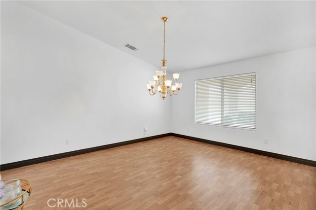 Detail Gallery Image 10 of 75 For 13724 Yuma Rd, Apple Valley,  CA 92307 - 5 Beds | 2/1 Baths