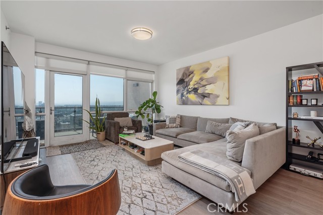 3785 Wilshire Boulevard, Los Angeles CA: https://media.crmls.org/medias/7da2544a-856a-48dd-aa62-33ac9761d9ea.jpg