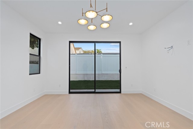 Detail Gallery Image 32 of 44 For 110 S Irena Ave #B,  Redondo Beach,  CA 90277 - 3 Beds | 4/1 Baths
