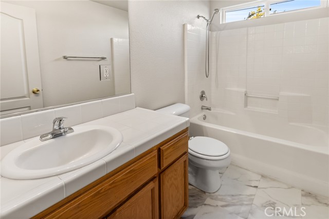 2052 W Solis Street, Merced CA: https://media.crmls.org/medias/7da40e03-0e2e-470b-a46e-557825d61f72.jpg