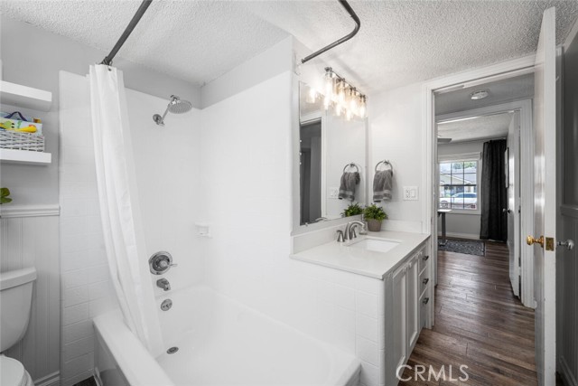 3272 Woodstock Road, Los Alamitos CA: https://media.crmls.org/medias/7da43a0d-fc60-4ea4-b242-b7db262cd358.jpg