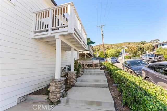 Detail Gallery Image 6 of 29 For 264 San Joaquin St, Laguna Beach,  CA 92651 - 3 Beds | 3 Baths