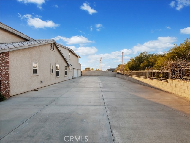 13136 Tawya Road, Apple Valley CA: https://media.crmls.org/medias/7da486da-fcf0-4dce-925e-4386109f57db.jpg