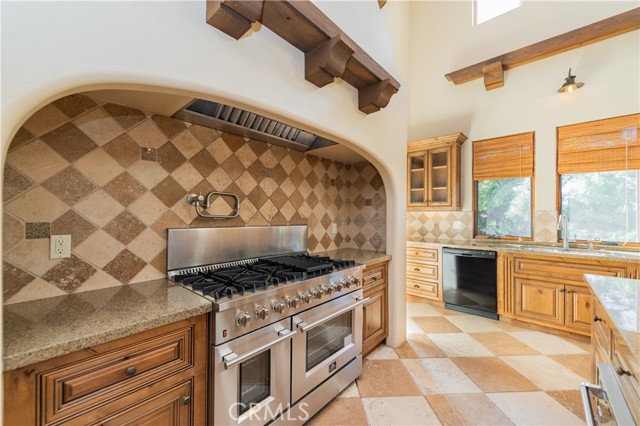 Detail Gallery Image 24 of 62 For 45240 Los Caballos Rd, Temecula,  CA 92592 - 5 Beds | 5/2 Baths