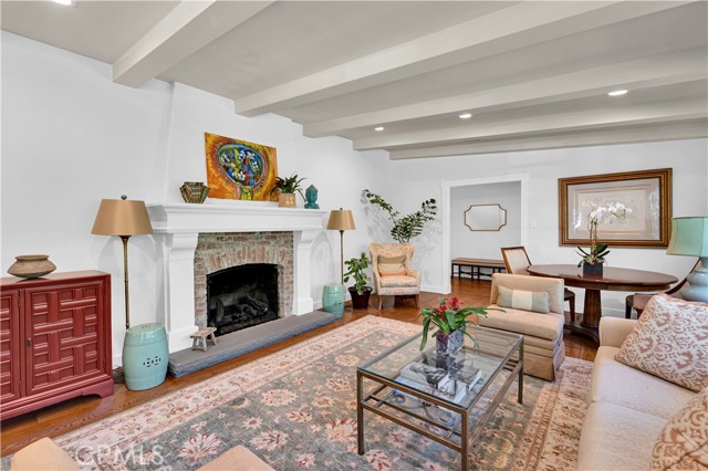 Detail Gallery Image 8 of 59 For 18090 Karen Dr, Encino,  CA 91316 - 4 Beds | 2/1 Baths