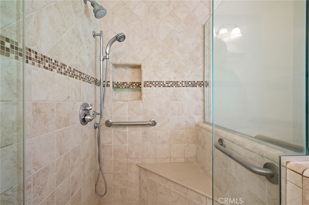 https://media.crmls.org/medias/7da54f86-6244-4766-9181-b93881d5d3dd.jpg?preset=X-Large