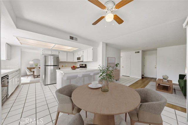 Detail Gallery Image 4 of 19 For 23260 Joaquin Ridge Dr, Murrieta,  CA 92562 - 4 Beds | 2 Baths