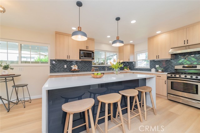 921 Azalea Avenue, Placentia CA: https://media.crmls.org/medias/7da78e53-92a1-41c7-81ff-d43c4a79a85c.jpg