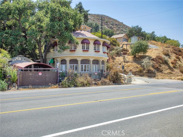 8618 La Tuna Canyon Road, Sun Valley CA: https://media.crmls.org/medias/7da7aa02-8df0-4698-afc7-9e5ca3d27c51.jpg