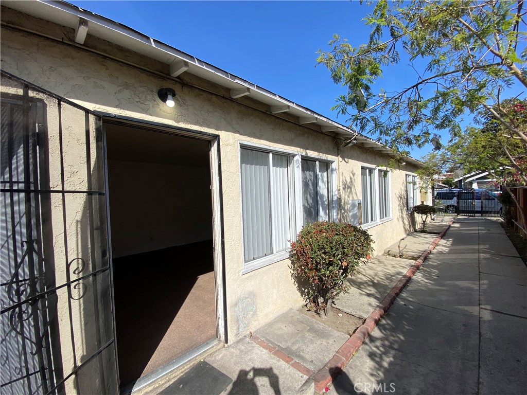 903 Cerritos Avenue B