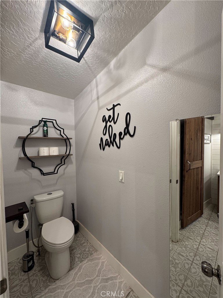 https://media.crmls.org/medias/7da93bdd-3ef0-4df0-bb9a-81dfec73f86d.jpg?preset=X-Large
