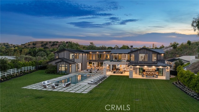 24255 Bridle Trail Road, Hidden Hills CA: https://media.crmls.org/medias/7da9d940-1971-493a-b413-8a604113d928.jpg