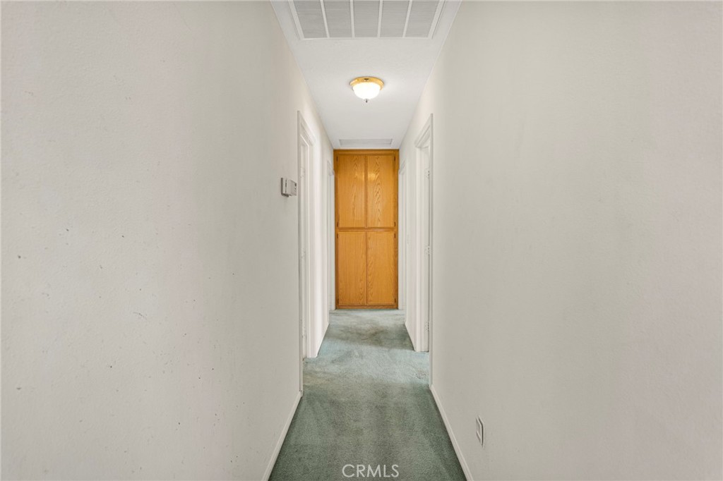 https://media.crmls.org/medias/7da9f1e1-ec4c-4886-9833-6e23f28ff04d.jpg?preset=X-Large
