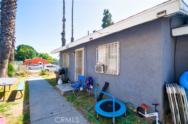 188 E 11th Street, San Bernardino CA: https://media.crmls.org/medias/7daa1d53-253f-4dea-95fa-bacff31f14f0.jpg