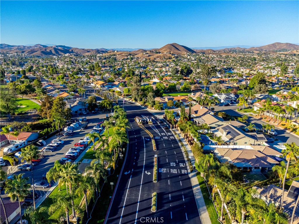 https://media.crmls.org/medias/7daa3296-4ec1-4f0c-ac7a-2ed7e2b08262.jpg?preset=X-Large