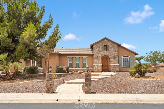 Detail Gallery Image 2 of 64 For 12982 Topsham, Apple Valley,  CA 92308 - 4 Beds | 3/1 Baths