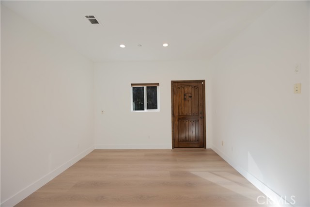 Detail Gallery Image 25 of 27 For 19617 Oxnard St, Tarzana,  CA 91356 - 3 Beds | 2 Baths