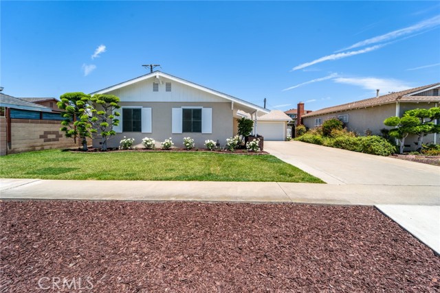 9471 Sabre Ln, Westminster, CA 92683