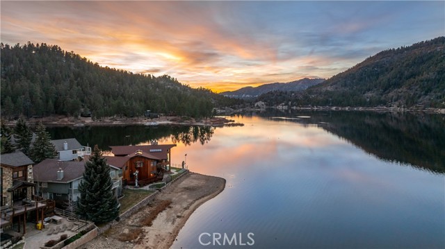 Detail Gallery Image 4 of 33 For 655 Cove Dr, Big Bear Lake,  CA 92315 - 6 Beds | 5/2 Baths