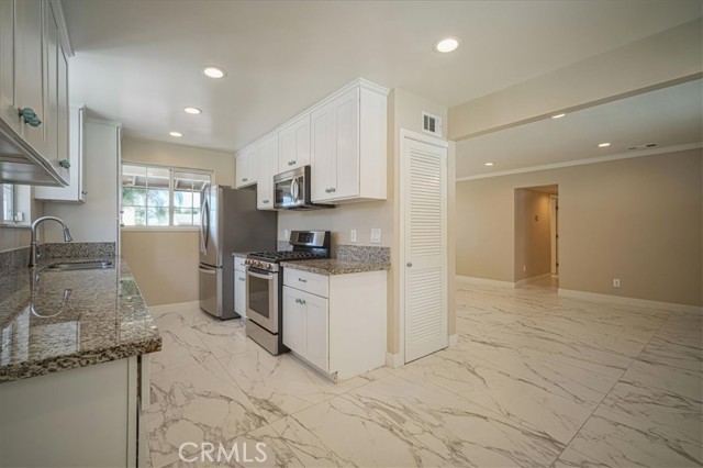 5718 N Galanto, Azusa CA: https://media.crmls.org/medias/7dace97b-565a-4e12-836c-69dad36738cc.jpg