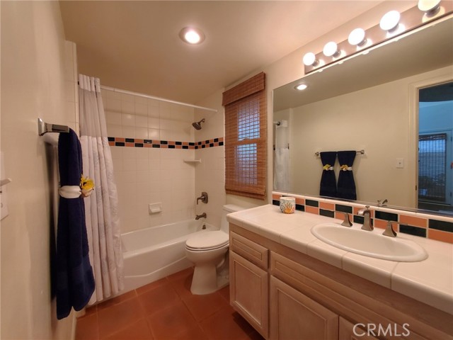 Detail Gallery Image 38 of 41 For 117 S Prospect Ave #a, Redondo Beach,  CA 90277 - 4 Beds | 2/1 Baths