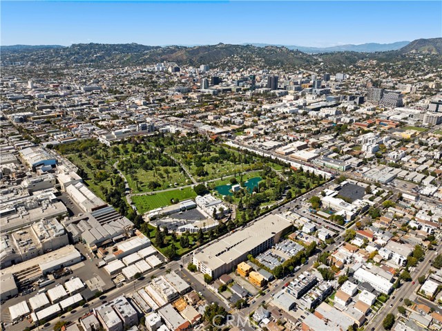 922 N Ridgewood Pl, Los Angeles CA: https://media.crmls.org/medias/7dada7e8-8d41-4829-9ace-b59ee4264936.jpg