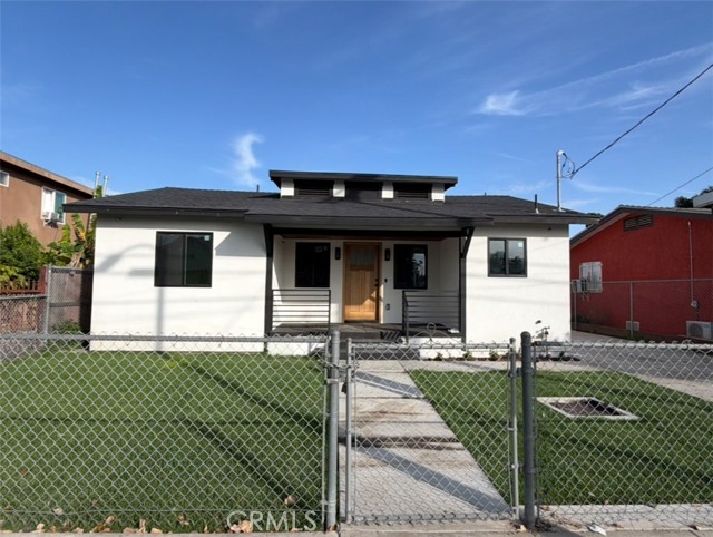 Detail Gallery Image 3 of 14 For 9326 Holmes Ave, Los Angeles,  CA 90002 - 4 Beds | 3 Baths