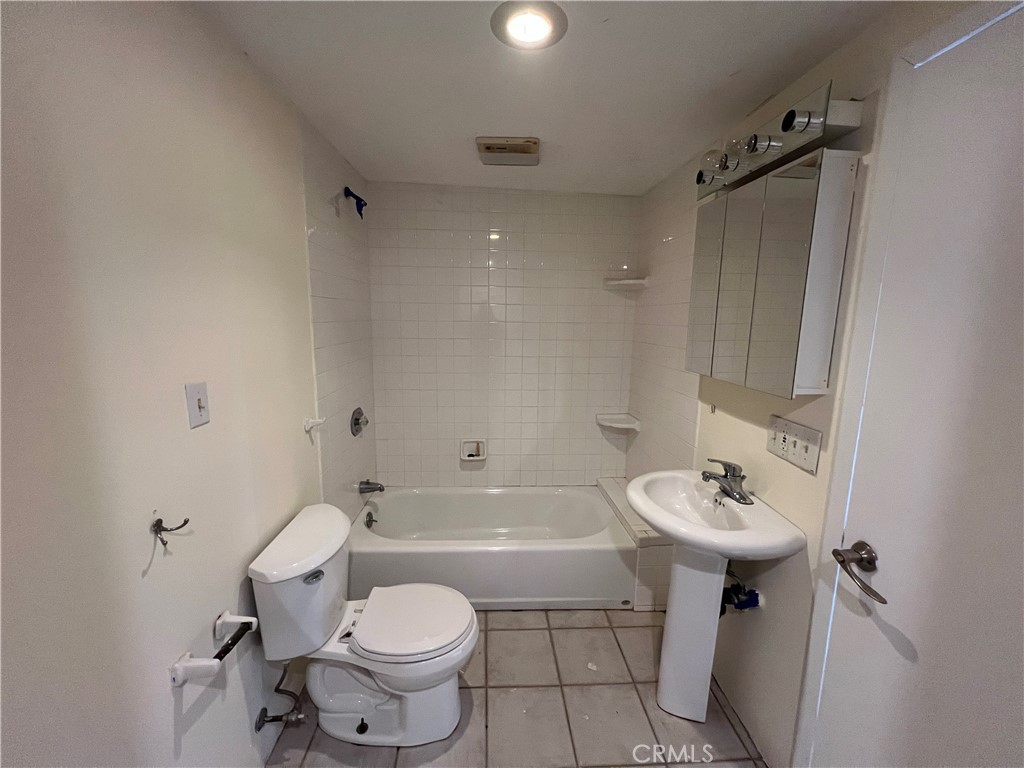 https://media.crmls.org/medias/7dade7ba-b483-45db-8756-6edc4d4a4f66.jpg?preset=X-Large