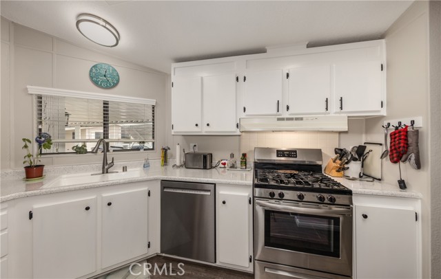 5001 W Florida Avenue, Hemet CA: https://media.crmls.org/medias/7dae8513-f2ac-4357-bf99-617544c2c007.jpg