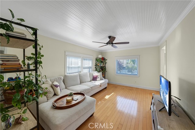 318 8th Street, Huntington Beach CA: https://media.crmls.org/medias/7daf167e-96c7-444d-bdbd-0bc14c1bb6a9.jpg