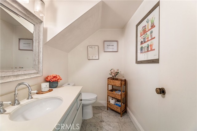 Detail Gallery Image 16 of 52 For 18146 Oxnard #48,  Tarzana,  CA 91356 - 3 Beds | 2/1 Baths