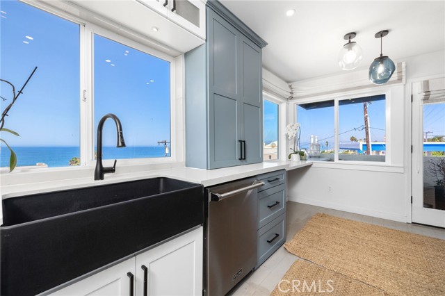 208 45th Street, Manhattan Beach CA: https://media.crmls.org/medias/7daf73c1-cec1-4588-bf0e-c83f79eb5e43.jpg