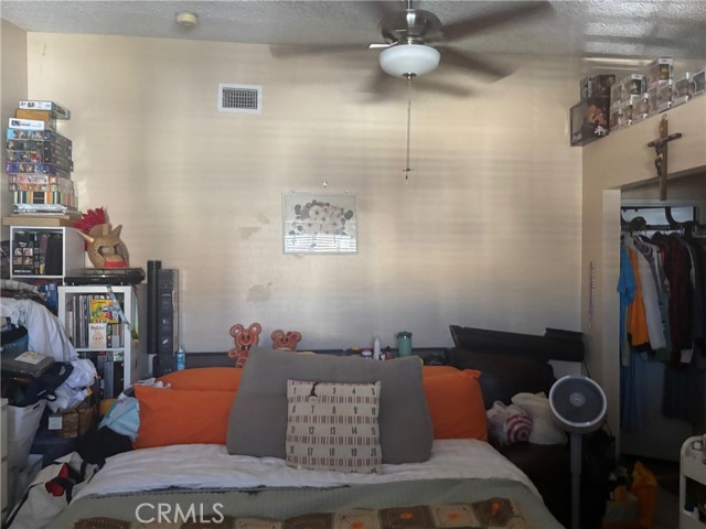 Detail Gallery Image 14 of 32 For 11545 Honeyglen, Pacoima,  CA 91331 - 3 Beds | 3 Baths